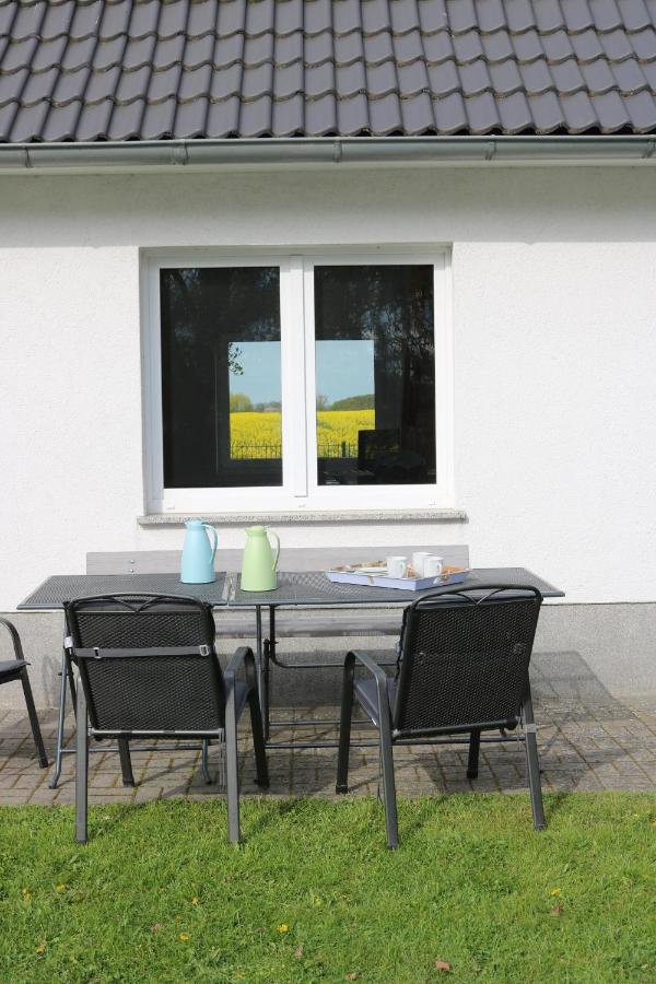 Kleines Haus Am Feld Villa Rehna ภายนอก รูปภาพ